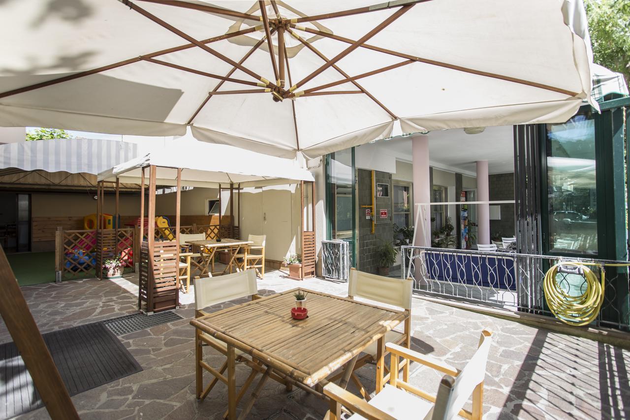 Albergo Villa Denny Rimini Exterior foto